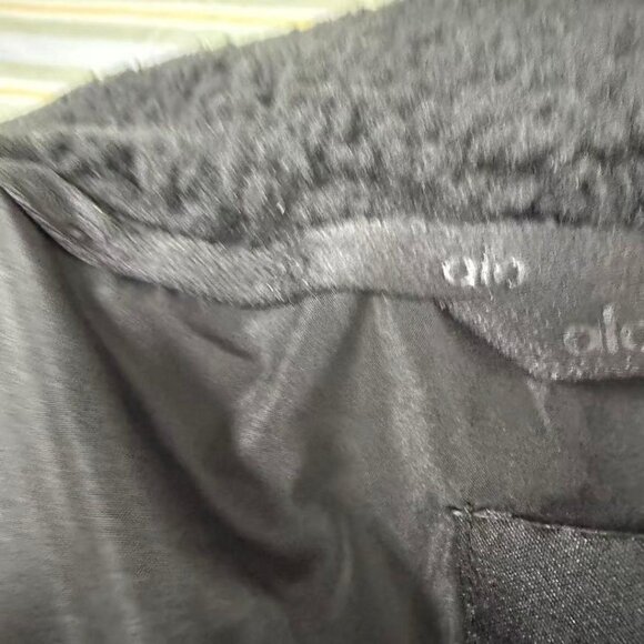 Alo Yoga Sherpa Edge Bomber Black - Picture 4 of 8